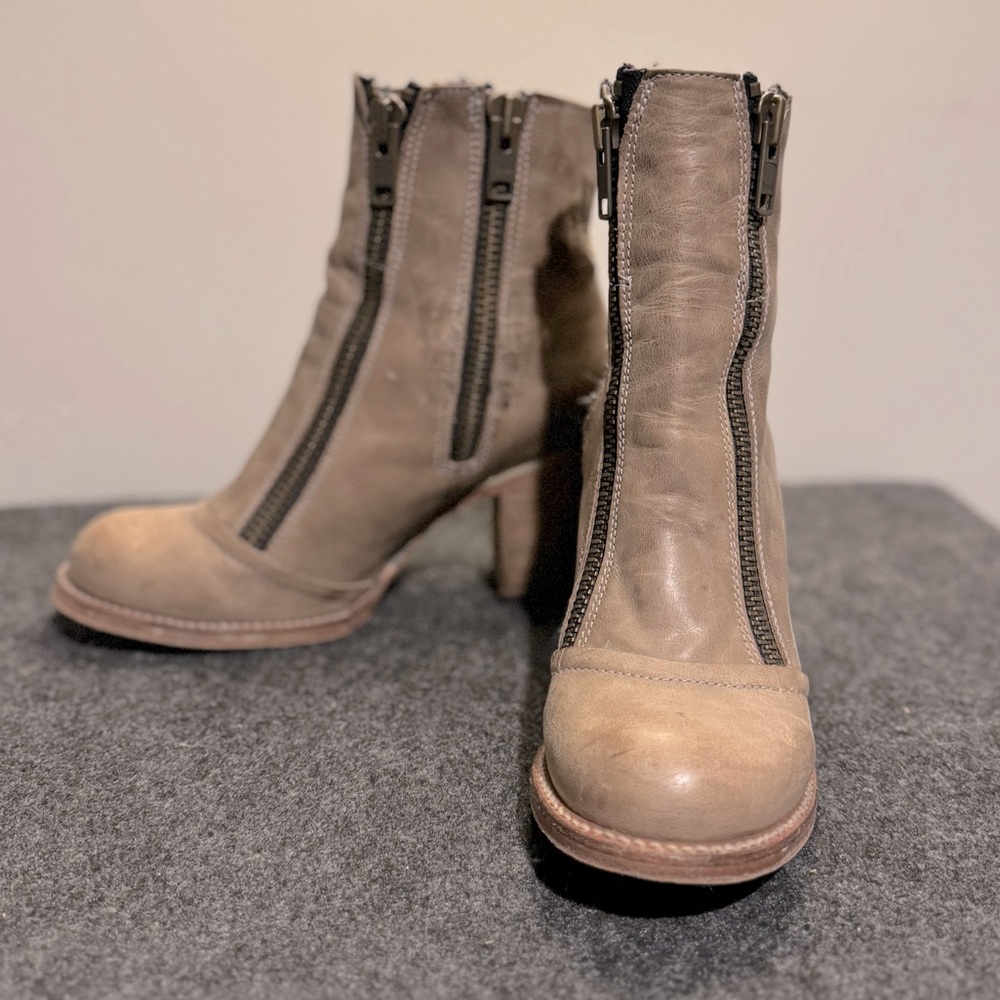 “Modified” Freebird by Steve Madden Balboa Boots - Color: Stone - Size 9